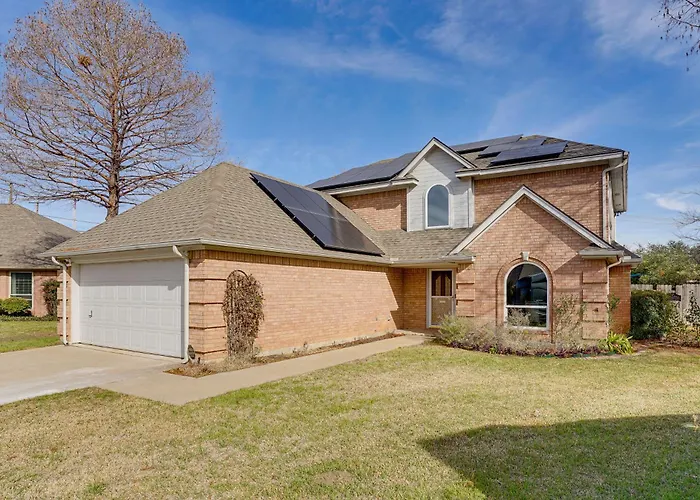 Private Yard & Pool: 3,200-sq-ft Gem In Worth * Fort Worth