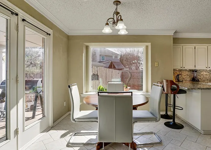Private Yard & Pool: 3,200-sq-ft Gem In Worth