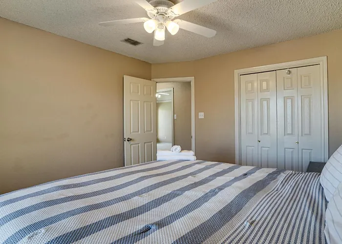 Private Yard & Pool: 3,200-sq-ft Gem In Worth Fort Worth