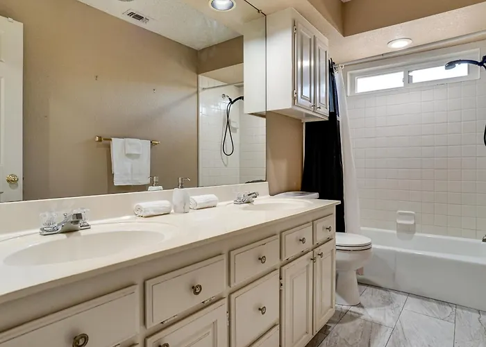 Private Yard & Pool: 3,200-sq-ft Gem In Worth * Fort Worth